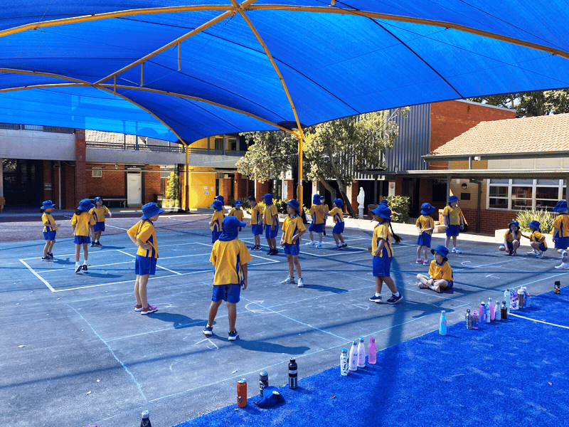 Kids having fun on the handball school program